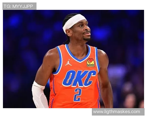 亚历山大精准助攻威廉姆斯三分球如虹直射篮筐